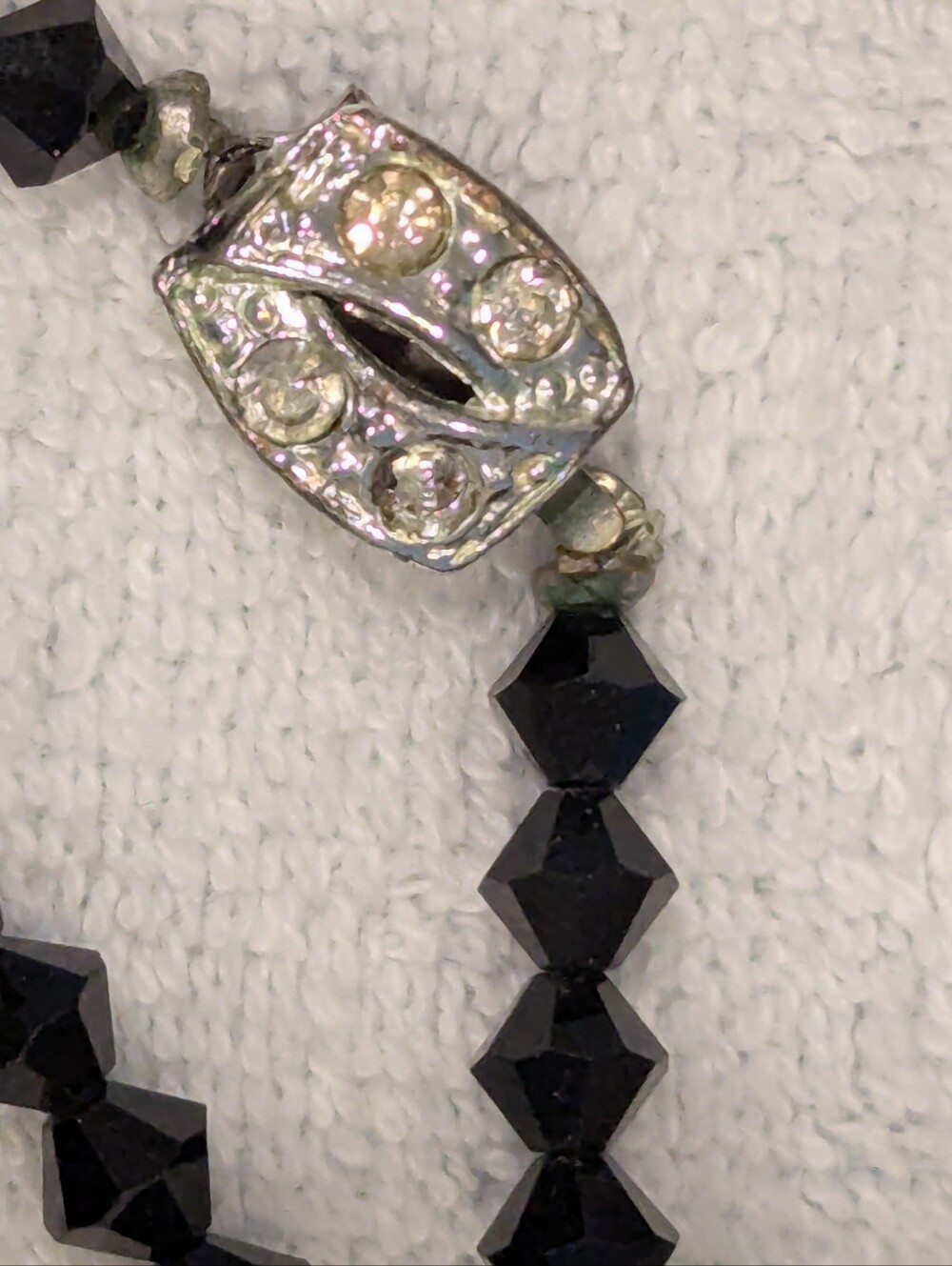 Vintage Mid-Century Faceted Jet-Style Glass Opera Length W/ Box Clasp - Picture 2 of 6